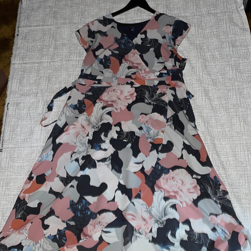 Madison Curvy floral midi dress 2XL Faux cross over with tie around waist